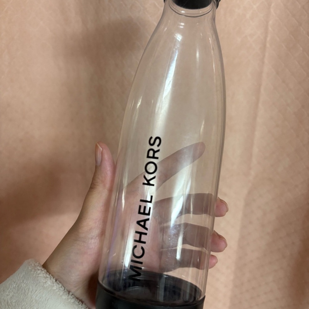 MICHAEL KORS - plastic water bottle